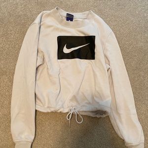 nike sweatshirt size small